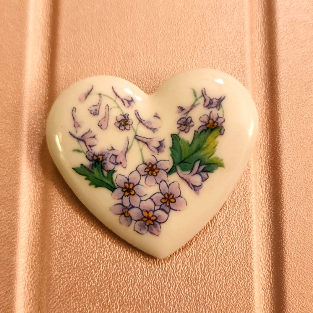 Vintage AVON Heart Floral Brooch/Pin